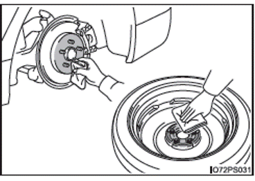 En cas de pneu dégonflé (véhicules avec roue de secours)